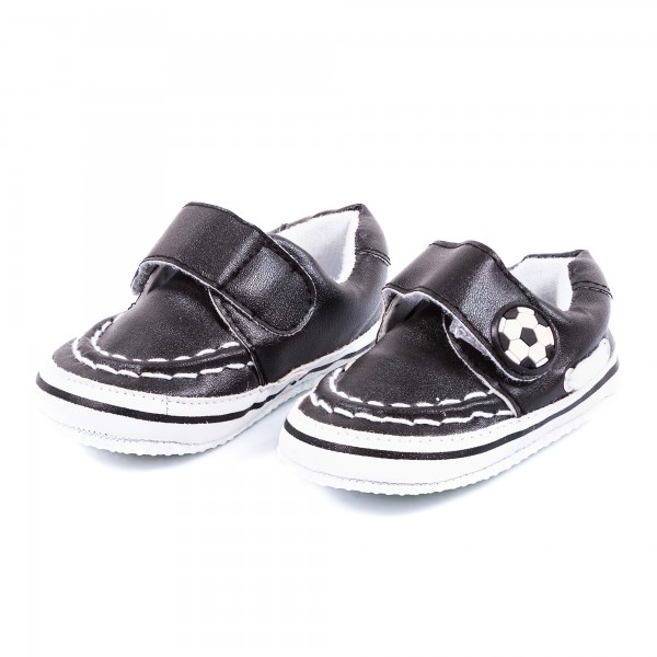 Babyschuhe Bolzplat schwarz weiß by 12teFRAU